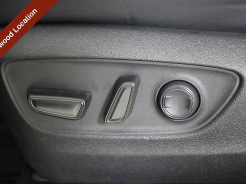 Used 2022 Toyota Highlander XLE AWD/4WD image 26