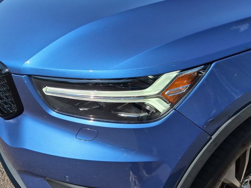 Used 2020 Volvo XC40 T5 R-Design w/ Protection Package Premier AWD/4WD image 3