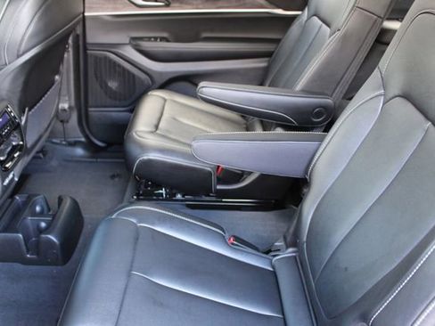 Used 2025 Jeep Grand Cherokee L Limited w/ Black Appearance Package image 5