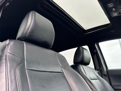 Used 2023 Toyota Tacoma TRD Off-Road w/ TRD Premium Off Road Package image 15