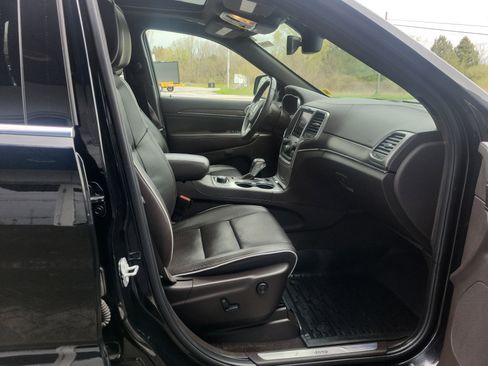 Used 2018 Jeep Grand Cherokee Overland AWD/4WD image 19