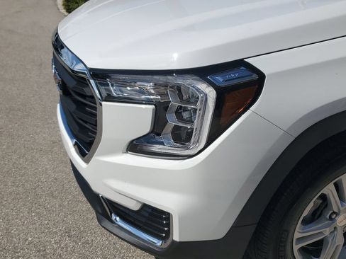 Used 2023 GMC Terrain SLE w/ Driver Convenience Package FWD image 10