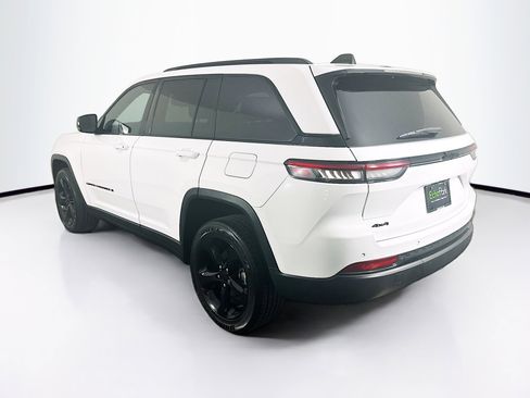 Used 2023 Jeep Grand Cherokee Altitude image 5