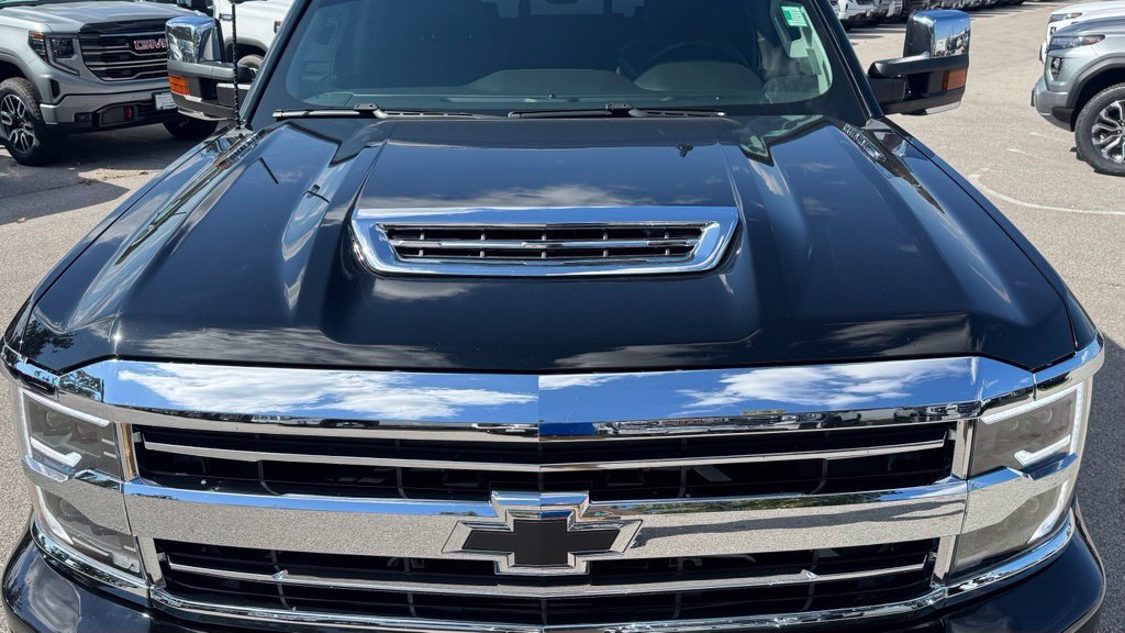 Used 2018 Chevrolet Silverado 2500 High Country w/ Duramax Plus Package AWD/4WD image 14