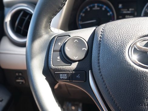 Used 2017 Toyota RAV4 XLE AWD/4WD image 7