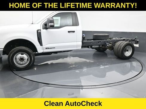 Used 2024 Ford F350 XLT image 3