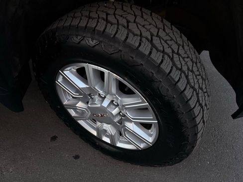 Used 2023 GMC Sierra 2500 SLT image 44