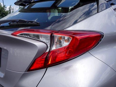 Certified 2019 Toyota C-HR XLE FWD image 5