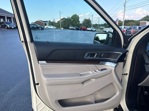 Used 2018 Ford Explorer Limited w/ Equipment Group 301A AWD/4WD image 12
