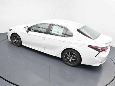 Used 2024 Toyota Camry SE FWD image 13