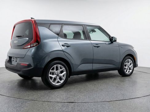 Used 2025 Kia Soul LX w/ LX Technology Package FWD image 9