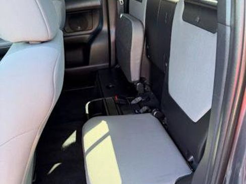 Used 2020 Toyota Tacoma SR5 image 18