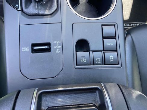 Used 2023 Toyota Highlander XLE FWD image 28