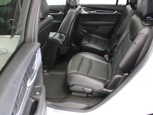 Used 2023 Cadillac XT6 Premium Luxury w/ Technology Package FWD image 32
