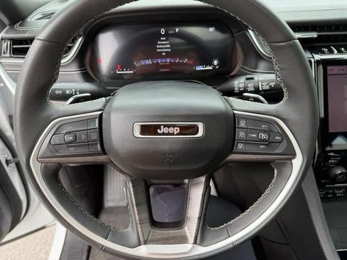 Used 2024 Jeep Grand Cherokee L Limited w/ Luxury Tech Group II image 16