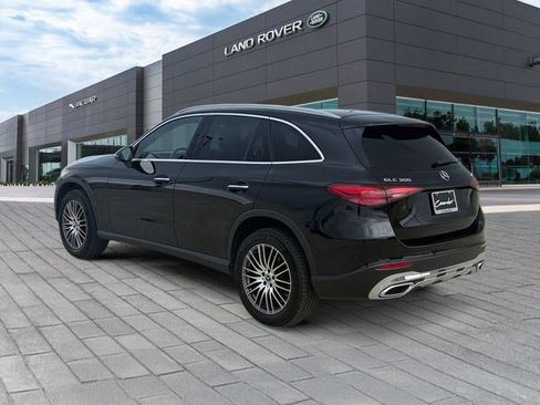Used 2024 Mercedes-Benz GLC 300 4MATIC image 3