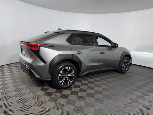 Used 2023 Toyota bZ4X XLE w/ Weather Package image 5