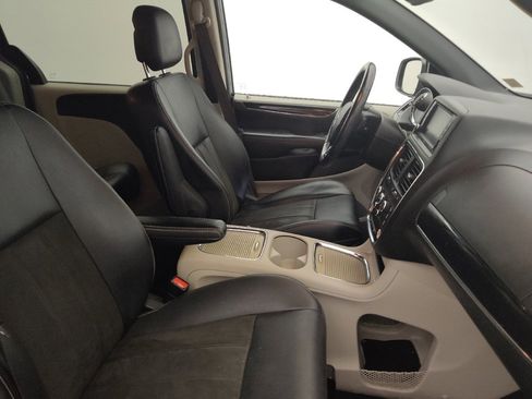 Used 2019 Dodge Grand Caravan SXT FWD image 21