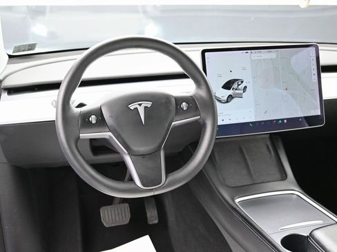 Used 2022 Tesla Model Y Long Range image 35