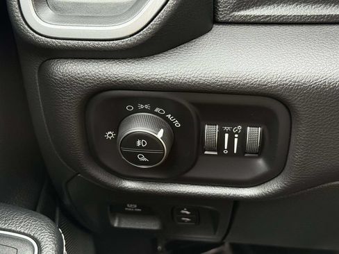 Used 2023 RAM 1500 Laramie AWD/4WD image 27
