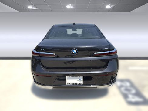 Used 2025 BMW i7 eDrive50 w/ Premium Package image 9