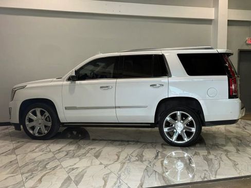 Used 2018 Cadillac Escalade Premium Luxury AWD/4WD image 8