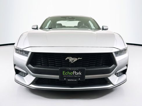 Used 2025 Ford Mustang Premium image 2