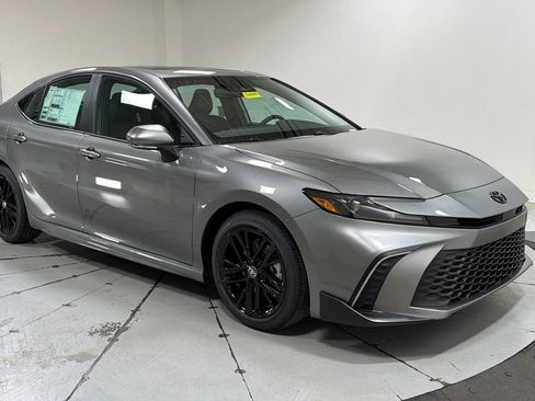 New 2026 Toyota Camry SE image 3