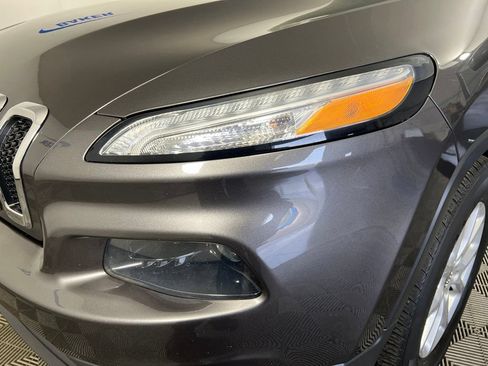 Used 2014 Jeep Cherokee Latitude w/ Cold Weather Group AWD/4WD image 27