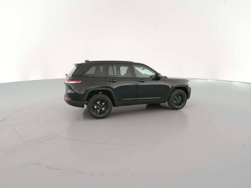 New 2025 Jeep Grand Cherokee Altitude image 13