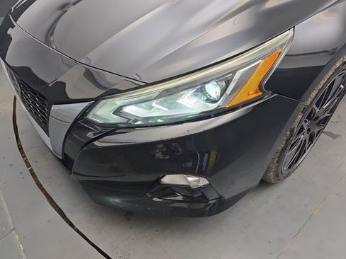 Used 2020 Nissan Altima 2.0 Platinum FWD image 14