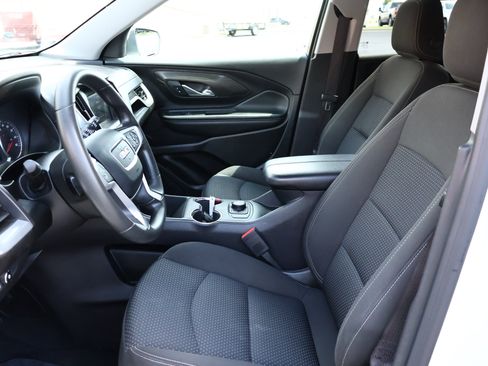 Used 2024 GMC Terrain SLE FWD image 9