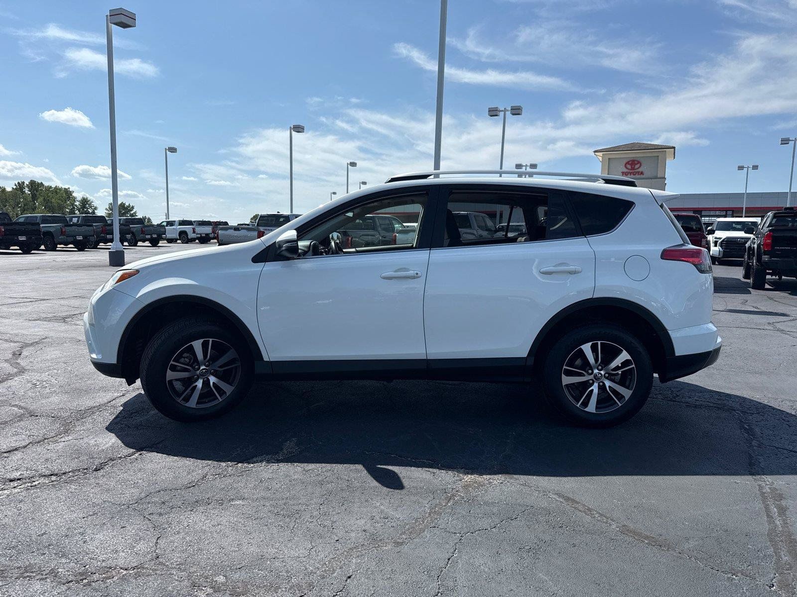 Used 2016 Toyota RAV4 XLE w/ Convenience Package FWD image 5