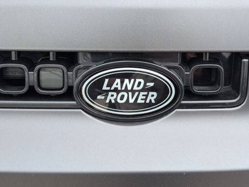 Used 2025 Land Rover Defender 110 image 13