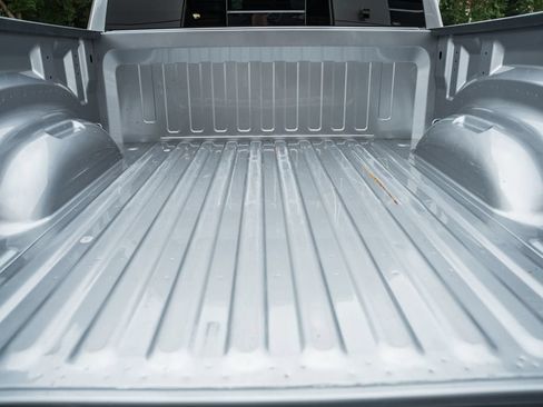 Used 2022 RAM 1500 Laramie AWD/4WD image 11