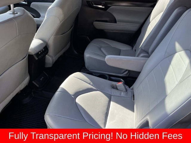 Used 2023 Toyota Highlander XLE AWD/4WD image 19