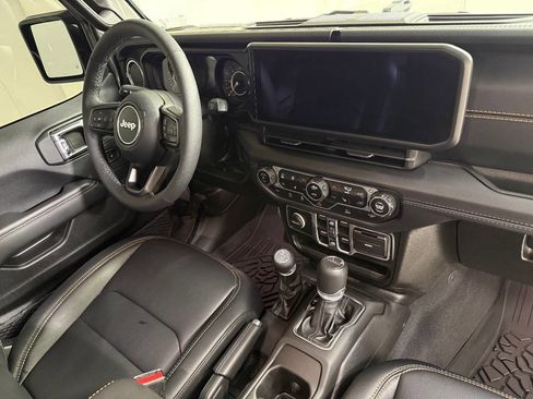 Used 2025 Jeep Gladiator Sport AWD/4WD image 37