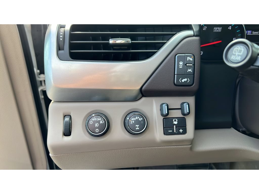 Used 2017 Chevrolet Tahoe LT w/ Luxury Package AWD/4WD image 23