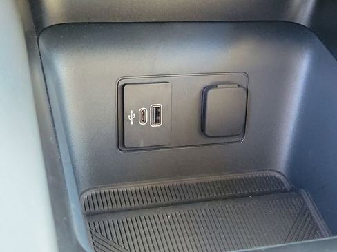 Used 2026 Ford Explorer Active RWD image 11