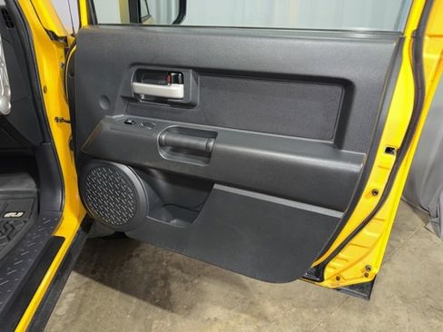 Used 2007 Toyota FJ Cruiser 4WD image 14