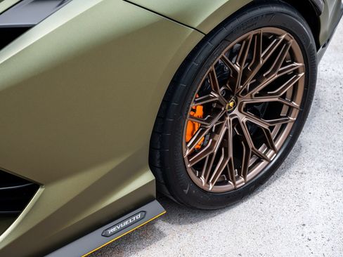 Used 2025 Lamborghini Revuelto AWD/4WD image 11