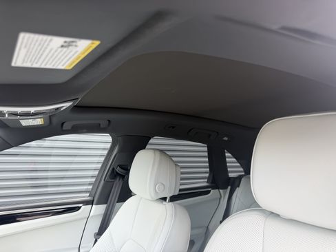 Certified 2024 Porsche Macan AWD/4WD image 32