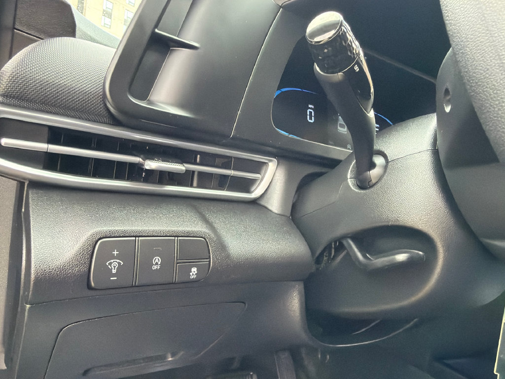 Used 2026 Hyundai Elantra SE FWD image 28