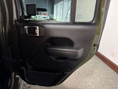 Used 2024 Jeep Wrangler Willys image 23