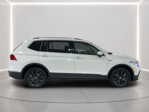 Used 2024 Volkswagen Tiguan SE AWD/4WD image 7