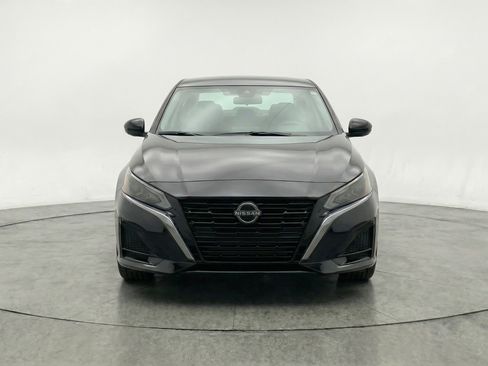 Used 2025 Nissan Altima 2.5 SV image 2