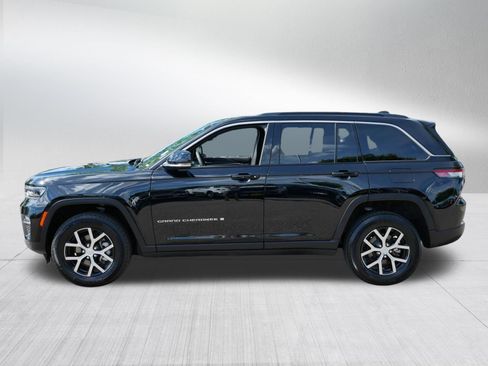 Used 2025 Jeep Grand Cherokee Limited w/ Trailer Tow Package AWD/4WD image 4