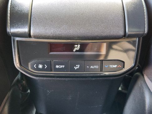 Used 2023 Toyota Highlander LE AWD/4WD image 22