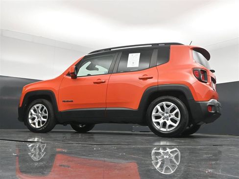 Used 2016 Jeep Renegade Latitude FWD image 35