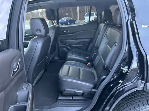 Used 2023 GMC Acadia SLT w/ Technology Package image 27